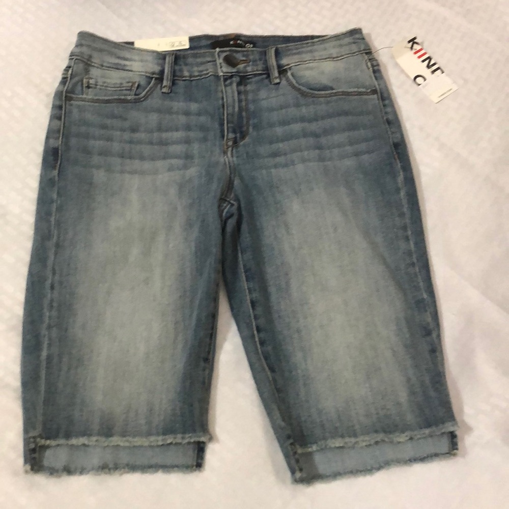 Kind Of Cutoff Bermuda Shorts